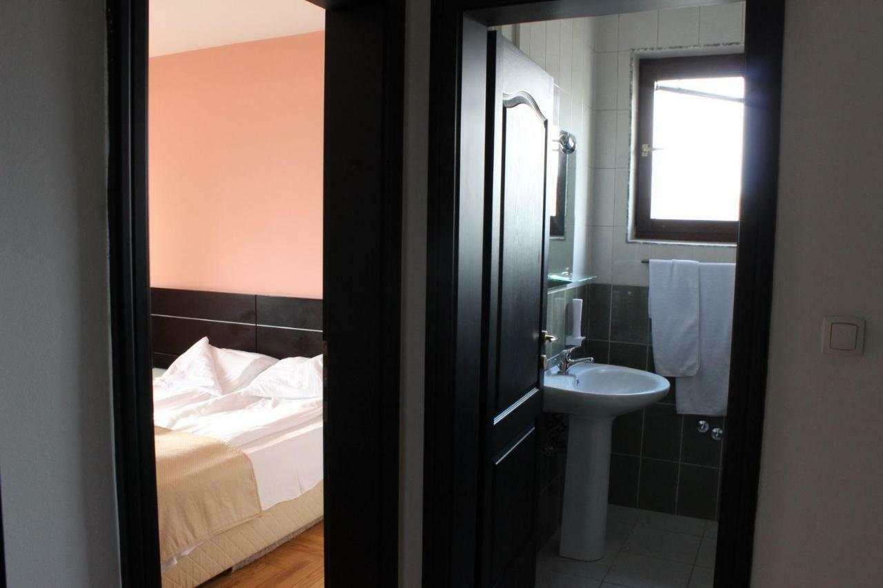 Hotel Beograd - Yu Lukavica Dış mekan fotoğraf